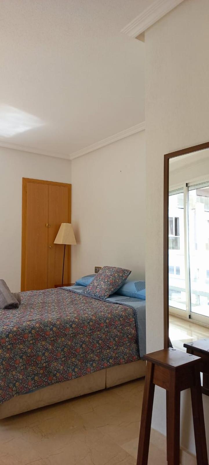 Appartamento Holiday Centre Deluxe Alicante Esterno foto